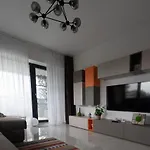John's Luxury * Mamaia
