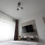 John's Luxury Apartment Mamaia