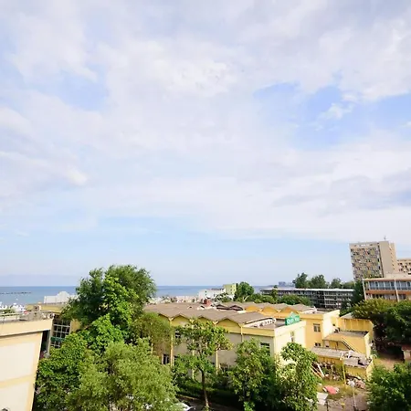 John's Luxury Mamaia